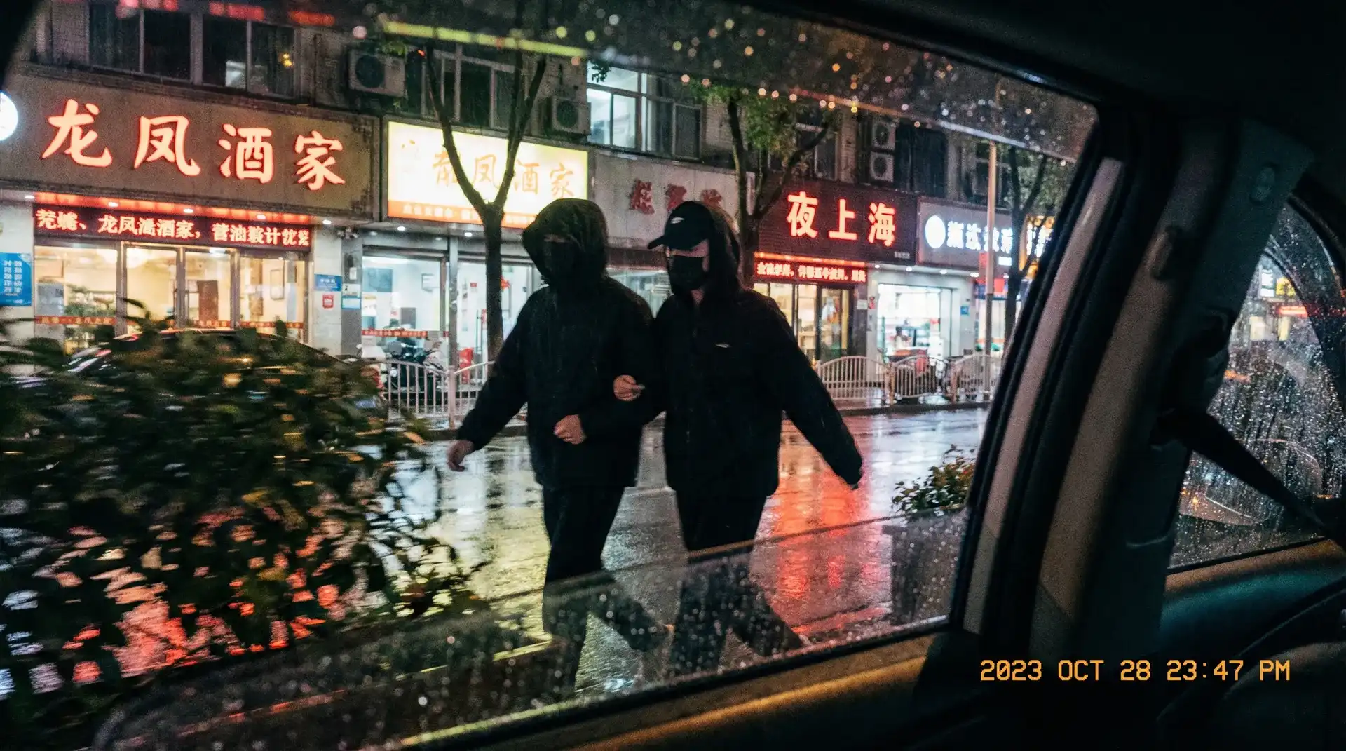 17·C13起草视频百度 - 顶流明星深夜密会现场抓拍照片